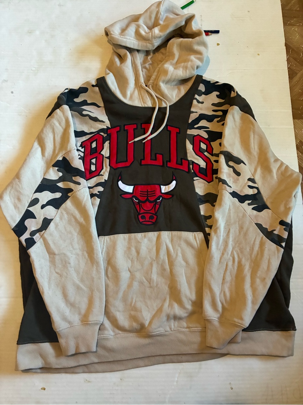 Chicago Bulls Beige & Olive Camo Pullover Hoodie